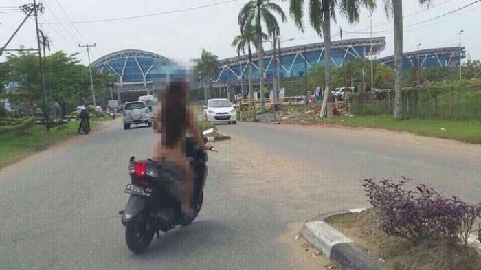 Viral Wanita Bugil  Berkendara Di Area Bandara 