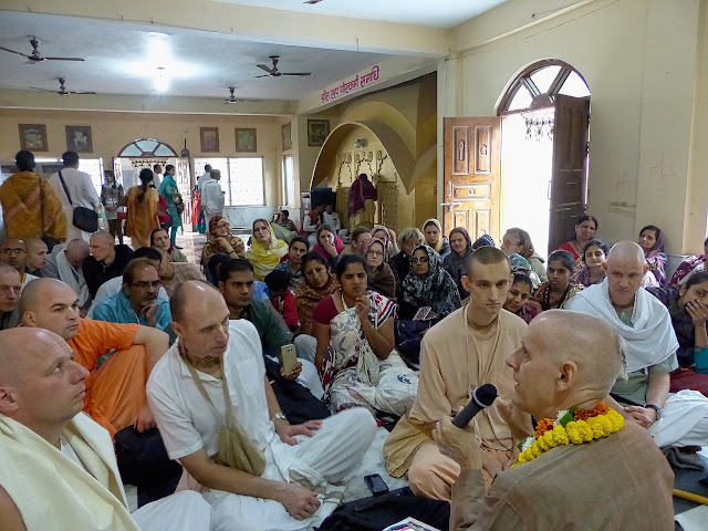 Sankarshan Das Adhikari - Nectar of Devotion Class at Rupa Goswami's Samadhi Radha Damodar Temple--Vrindavan, India