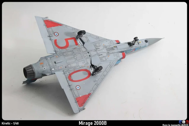 Le vernis de finition du Mirage 2000B.