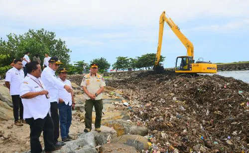 Pantai Muaro Lasak Ditumpuki Sampah, Wako Hendri Septa: Jangan Ada  Buang Sampah ke Sungai!