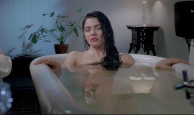 Mona Lisa / Sara Loren in Murder 3 