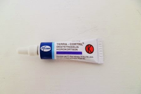 Review Salep Mata Terra-Cortril Oksitetrasiklin 