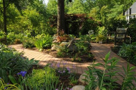 100% Natural Hardwood Mulch: Shade Gardens