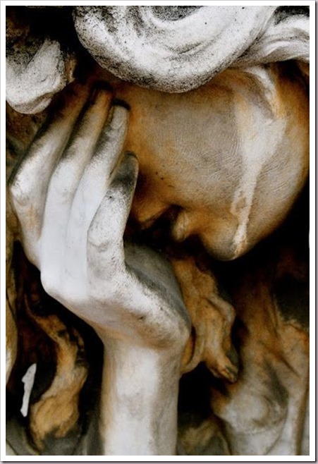 lady-head-in-hand
