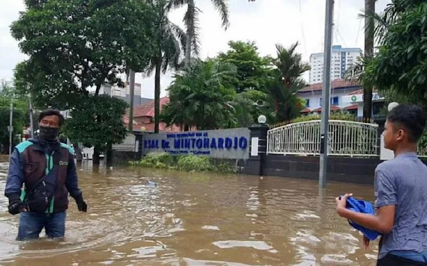 Banjir Jakarta Makan Korban Jiwa, 5 Orang Meninggal, Terdiri Anak-anak dan Lansia