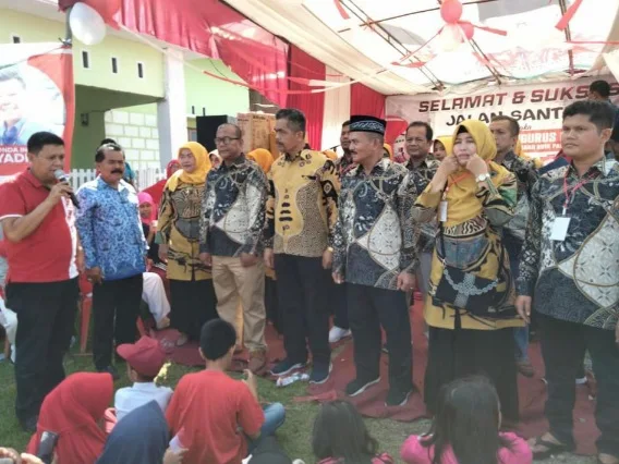 Warga Antusias Ikuti Jalan Santai, Ketua DPD LPM Kota Padang Irwan Basir Lantik Pengurus LPM Korong Gadang