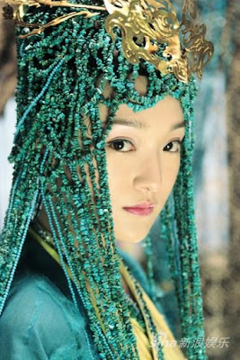 zhou xunâ€™s elaborate headdress in confuciusÂ  (sina)