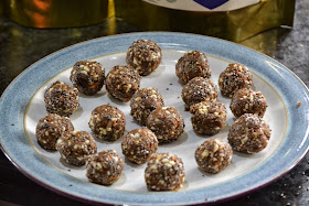 Raw energy balls