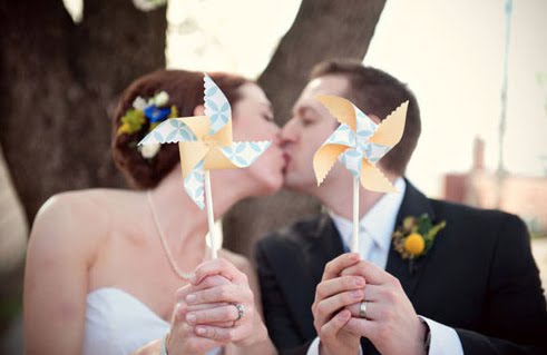 We think this idea is just so cute for an outdoor wedding