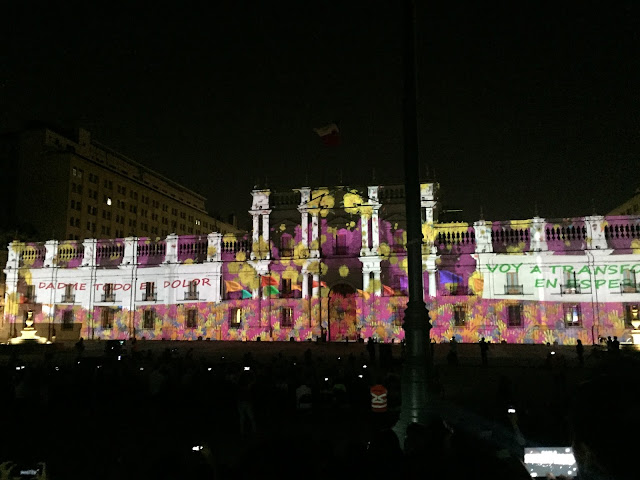 Palacio de la Moneda - Neruda viene volando