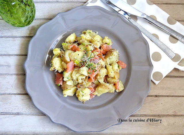 Salade de pommes de terre, truite fumée et graines germées