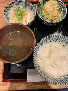 肉汁餃子と煮込みの酒場。しんちゃん