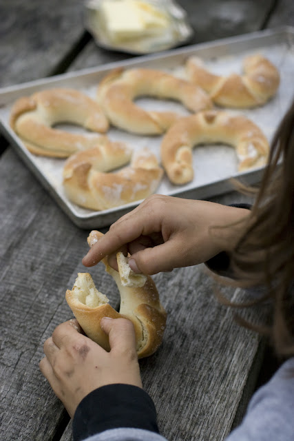 sauerteig hörnchen aus dem holzbackofen kifli