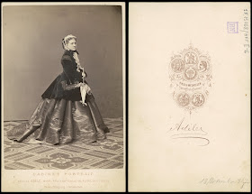 [non post 18 11 1867] [Portret Elżbiety de Vaux] ADELE Atelier, Wiene