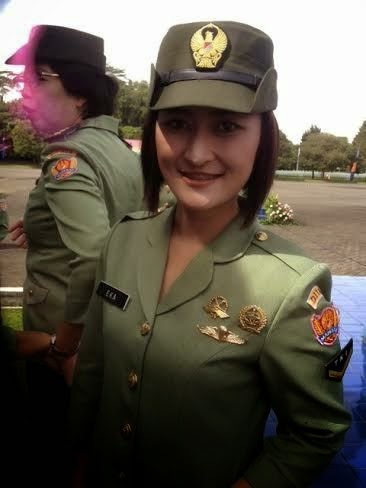  Foto  wanita  cantik di TNI