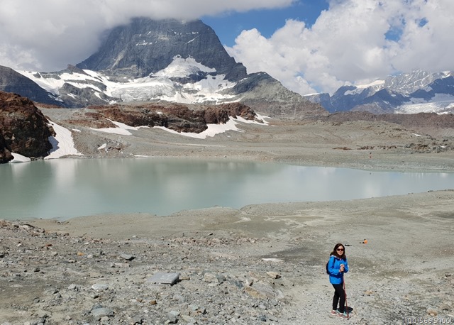 The starting point of the Matterhorn Glacier Trail and path markings was not obvious near the station. 