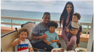 Elton Jantjies With Wife And Kids