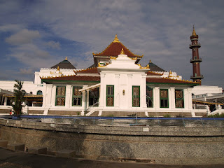 Masjid Agung Palembang dengan arsitektur bergaya klenteng