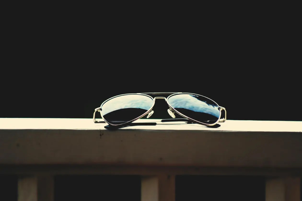 Classic teardrop-shaped sunglasses with thin gold frames and dark tinted lenses, exuding timeless style and sophistication.