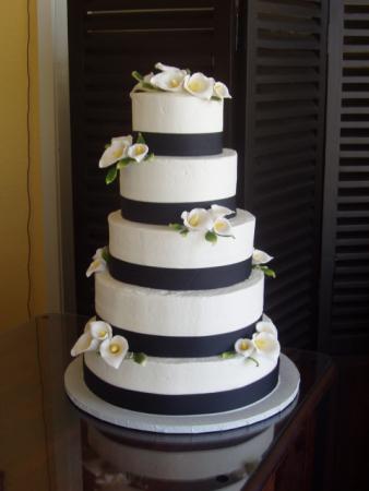Picture of Black Ribbon And Cala Lilies Wedding Cake