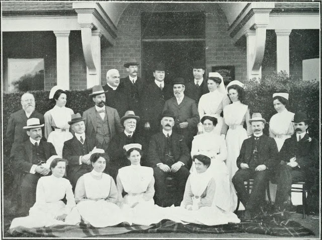 Photo of the Committee, Medical and Nursing Staff of the Parramatta District Hospital 1911