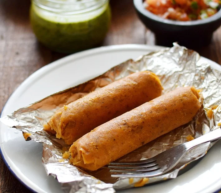 Bollitos aliñados  con salsa de carne