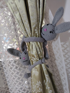 RABBIT CURTAIN TIE-BACKS - free crochet pattern info from Sweet Nothings Crochet