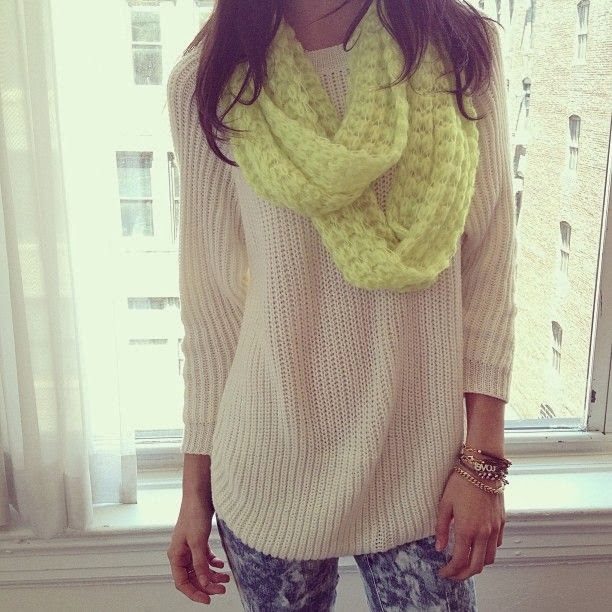 Adorable sweater with light yellow scarf and skinnies for fall