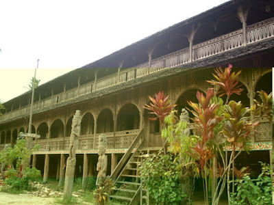 Rumah Adat Panjang , Rumah Adat Kalimantan Barat