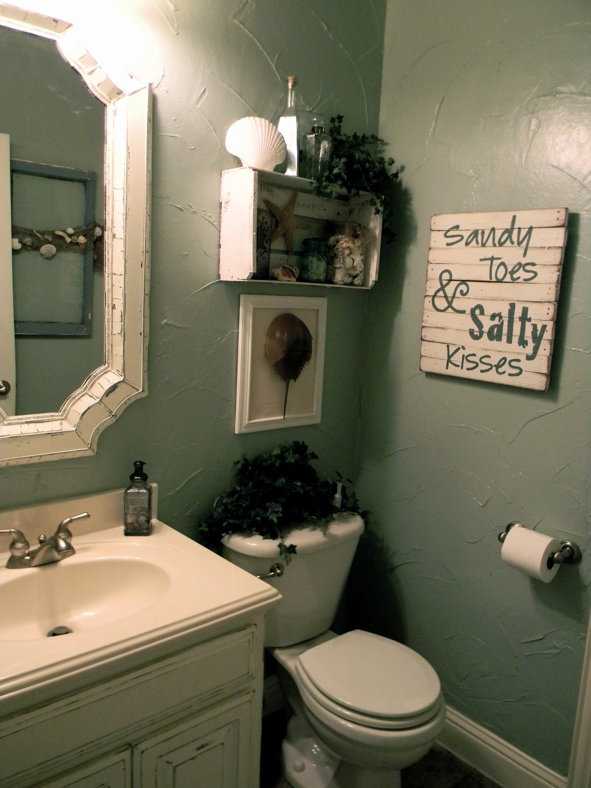 Little Bit of Paint: Small Bathroom Makeover