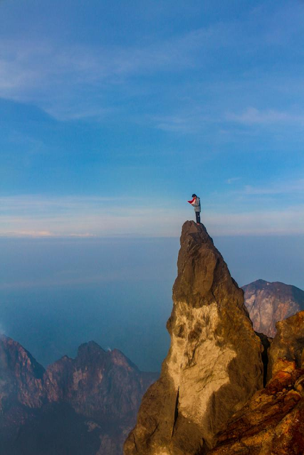 Kumpulan Foto Terbaru Evakuasi Eri Yunanto Pendaki Yang Jatuh ke Kawah Merapi