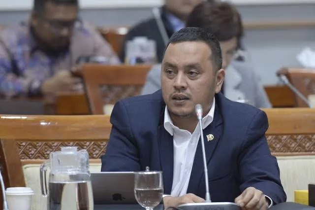 Nasdem: Bisa Dipahami Prajurit TNI Turunkan Baliho Habib Rizieq, Tapi Itu Maladministrasi