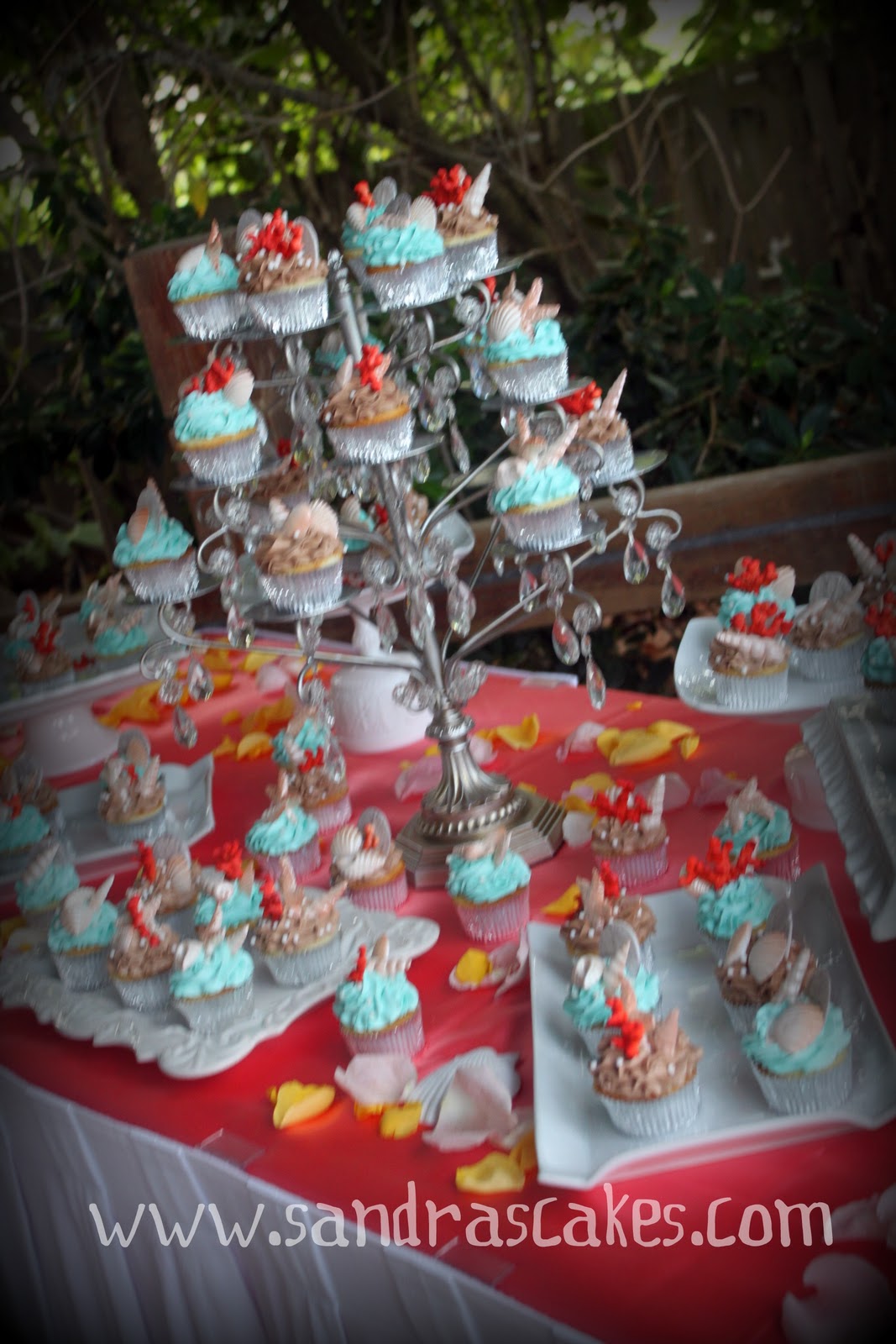 Beautiful Cupcakes for a Beach Wedding