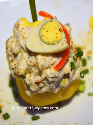Above-Eleven-Sukhumvit-Bangkok-Rooftop-Bar-Restaurant