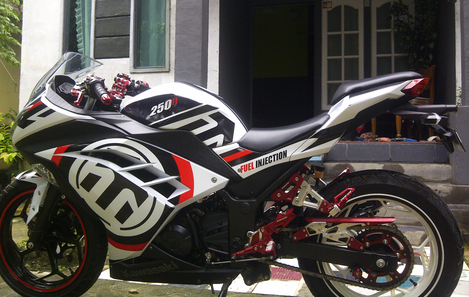  Stiker  Motor  Ninja  R  Makassar Variasi Sticker Mobil dan 