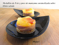 Medallón de foie y puré de manzana caramelizada sobre blinis salado