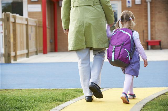 CARA MEMILIH LINGKUNGAN SEKOLAH YANG BAIK UNTUK ANAK