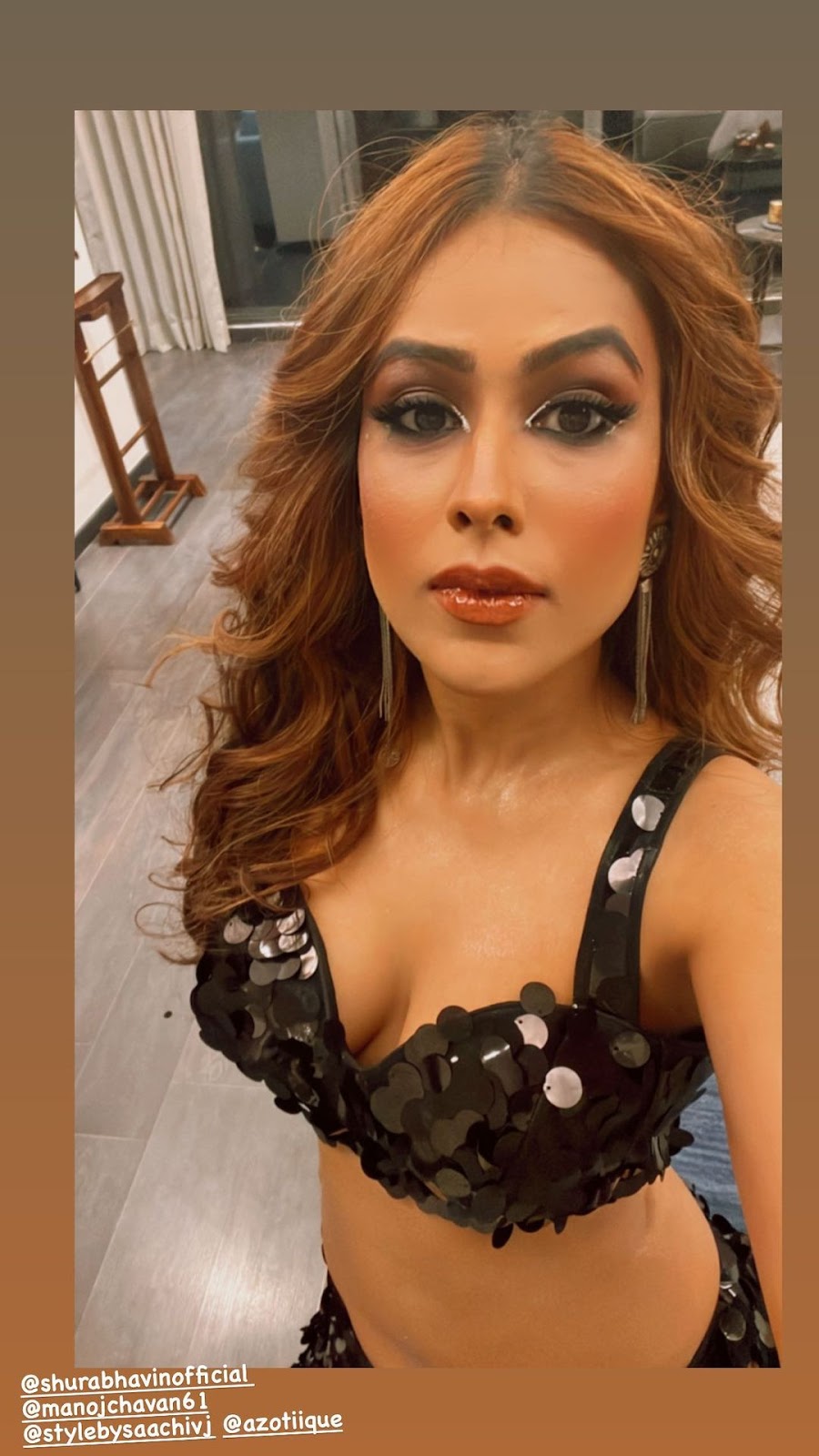 Nia Sharma cleavage navel black outfit