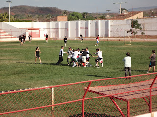 Time de futebol americano Araripe Soldiers treina em Barbalha.