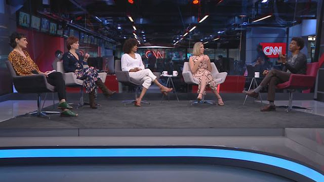 Hélio de La Peña é entrevistado por Lia Bock, Thais Herédia, Luciana Barreto e Daniela Lima