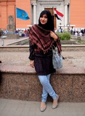 Cara berpakaian muslim untuk kuliah yg modis dan trend 
