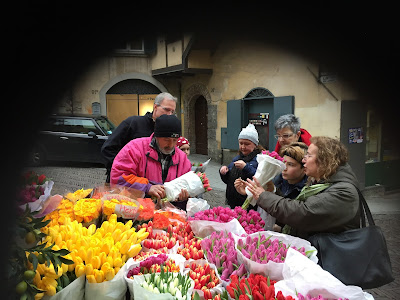 A flower seller in Piazzetta del delfino