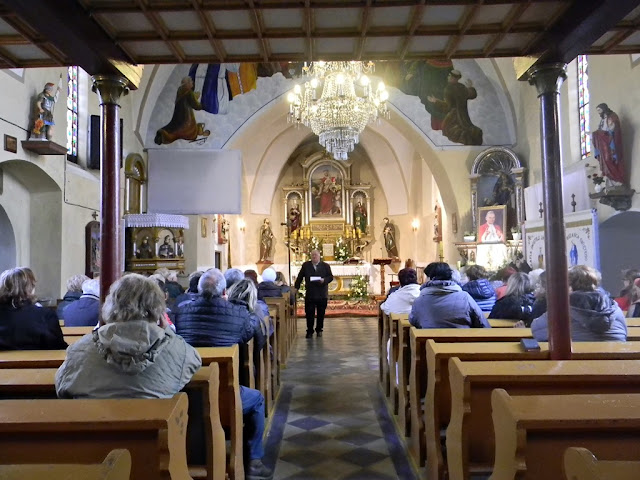 Kościół w Kłobuczynie jest budowlą jednonawową. 