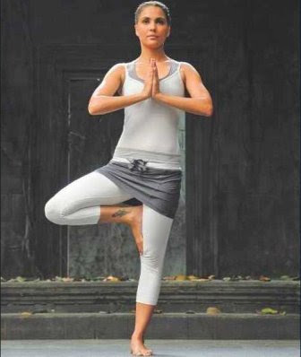  Yoga on Hot Bollywood Yoga Celebrities Actress With Pictures   Photos