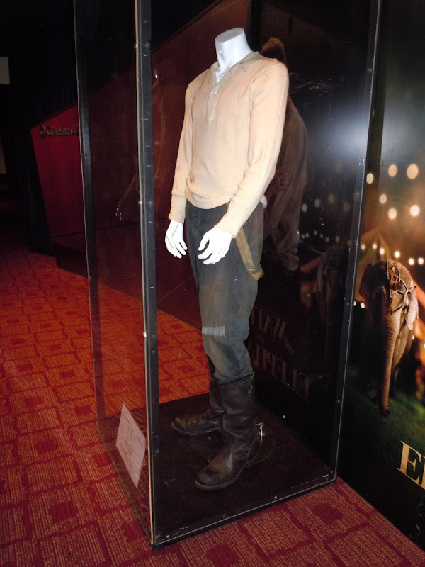 Robert Pattinson Water for Elephants costume