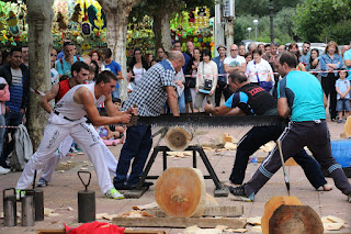 Exhibición de deporte rural en las fiestas de El Regato