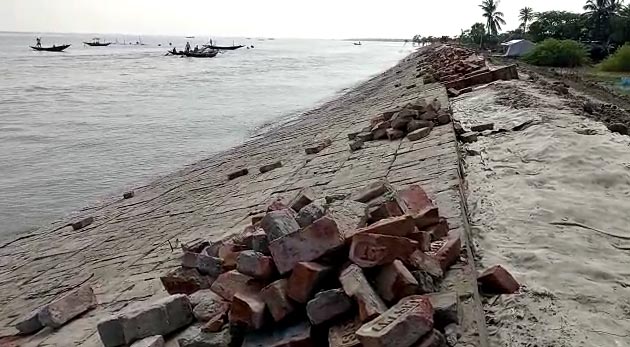 Concrete-dam-in-Sundarbans-area