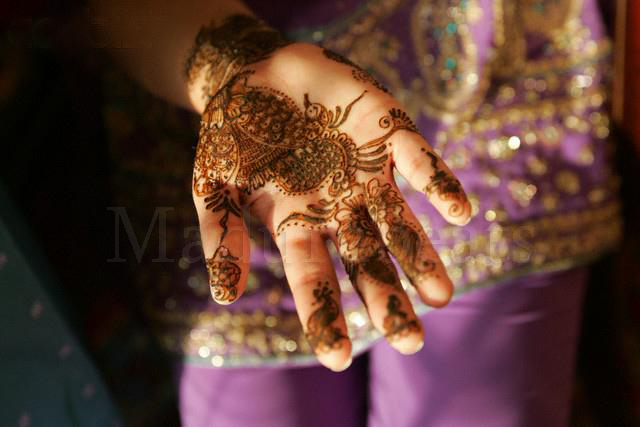 Pretty India Images - Beautiful Mehndi in a girl's hands