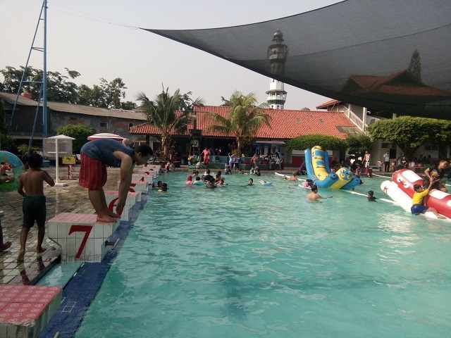 kolam renang utama di Kolam Renang HS Agung kolam renang murah
