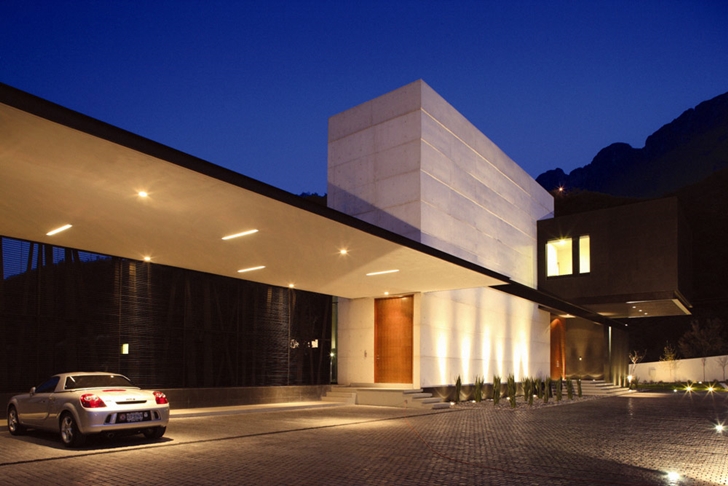 Entrance facade on Modern contemporary CT House in Mexico